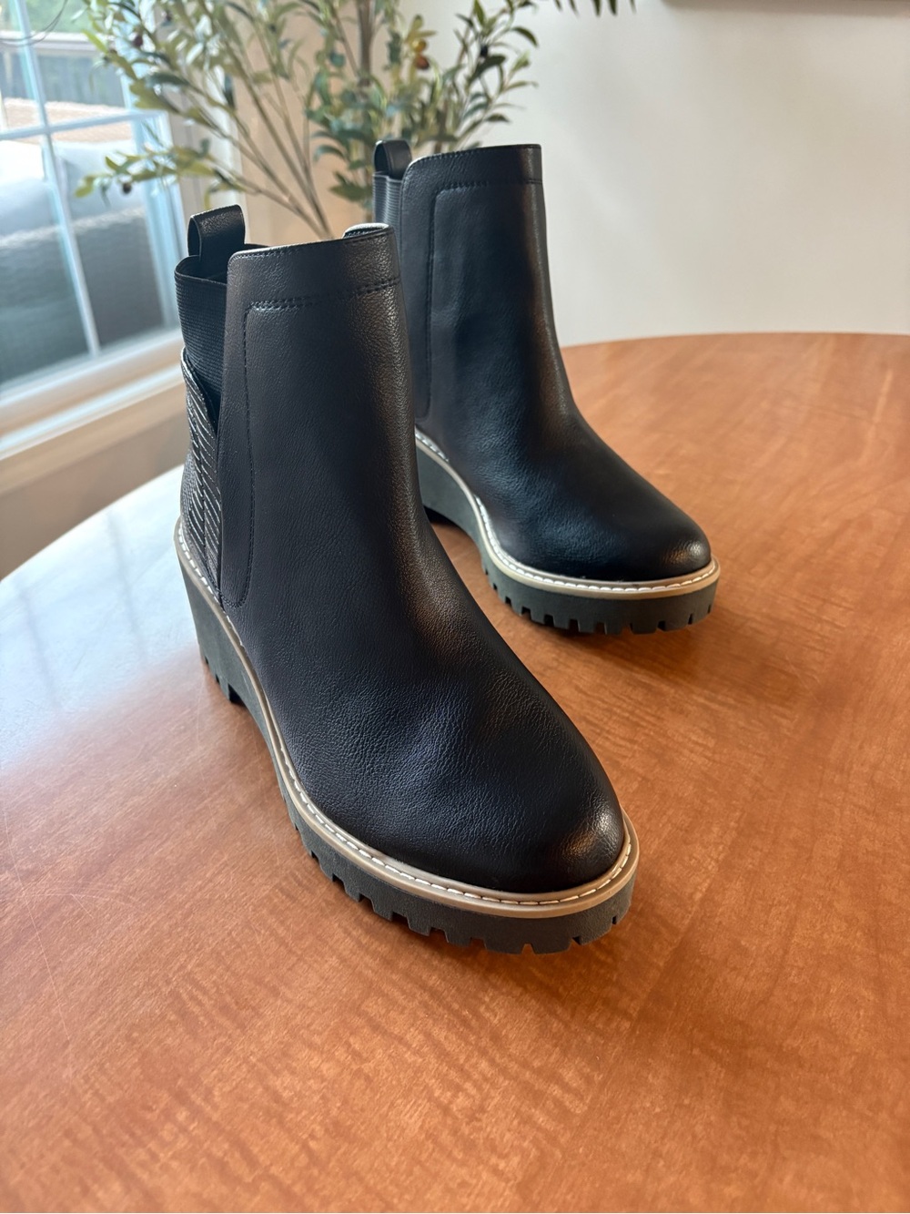 Size 8 DV Dolce Vita Rielle Black Exotic Lug Sole Chelsea Boots